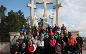 Gruppenfoto der Pilgergruppe am ungarischen Kalvarienberg in Fatima Gruppenfoto der Pilgergruppe am ungarischen Kalvarienberg in Fatima